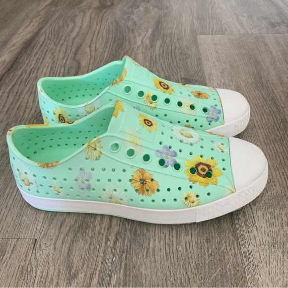 Native Shoes Shoes - Native Jefferson Memento Floral Green Shoes Women’s 7 Mens 5 Slip On Beach